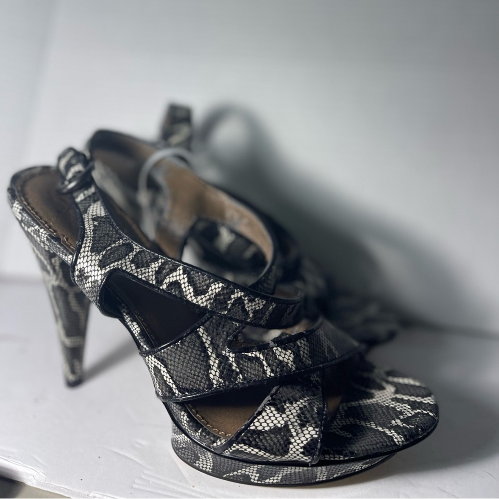 B Makowsky Heels size 7